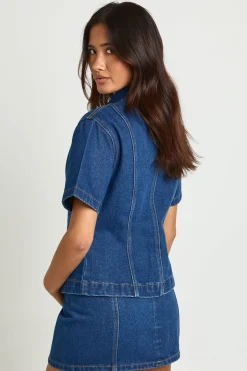 Chemise En Denim Cintrée À Patte De Boutonnage Dissimulée