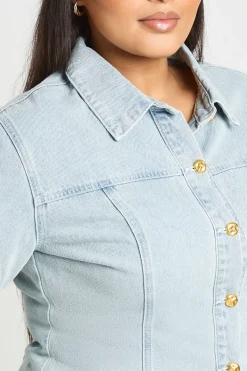 boohoo Chemise En Denim Grande Taille À Boutons Dorés<Femme Denim|Denim