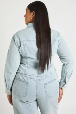 boohoo Chemise En Denim Grande Taille À Boutons Dorés<Femme Denim|Denim