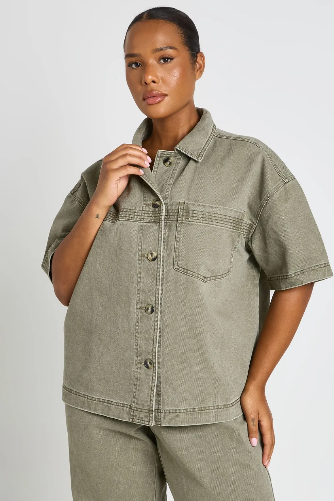 Chemise En Jean Délavé À Manches Courtes Grande Taille