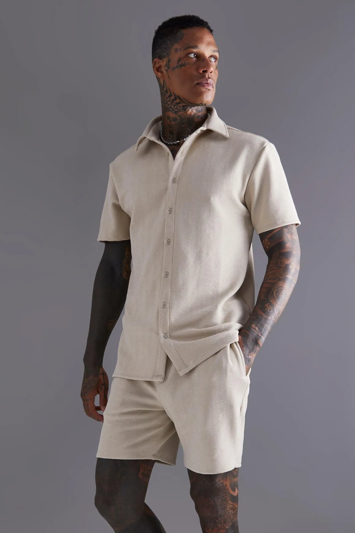 Chemise en jersey à chevrons et ensemble short à manches courtes