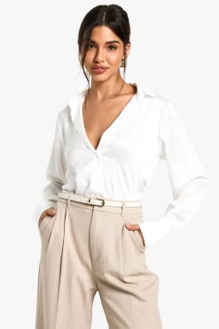 boohoo Chemise en satin à boutons et col en V<Femme Satin Et Dentelle|Tops