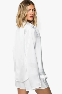 Chemise en satin de mariée