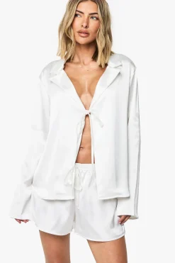 Chemise en satin de mariée