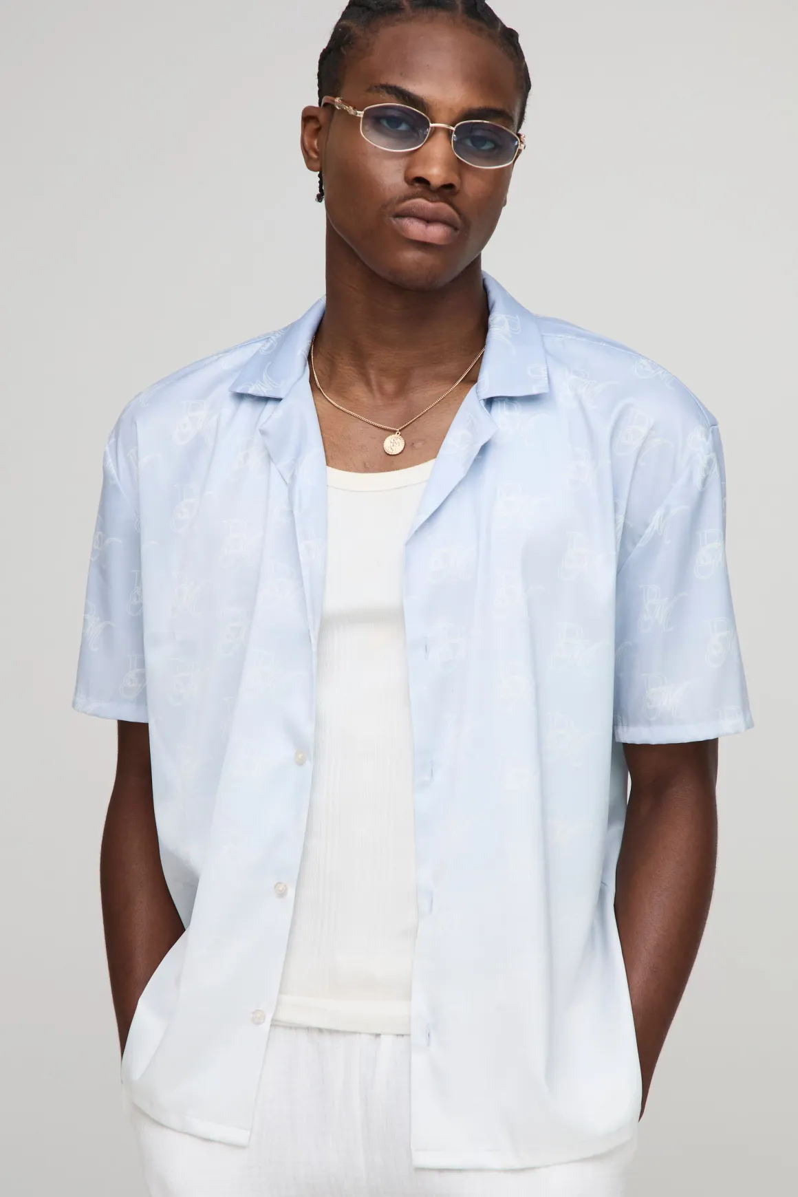 Chemise en satin à imprimé monogramme oversize