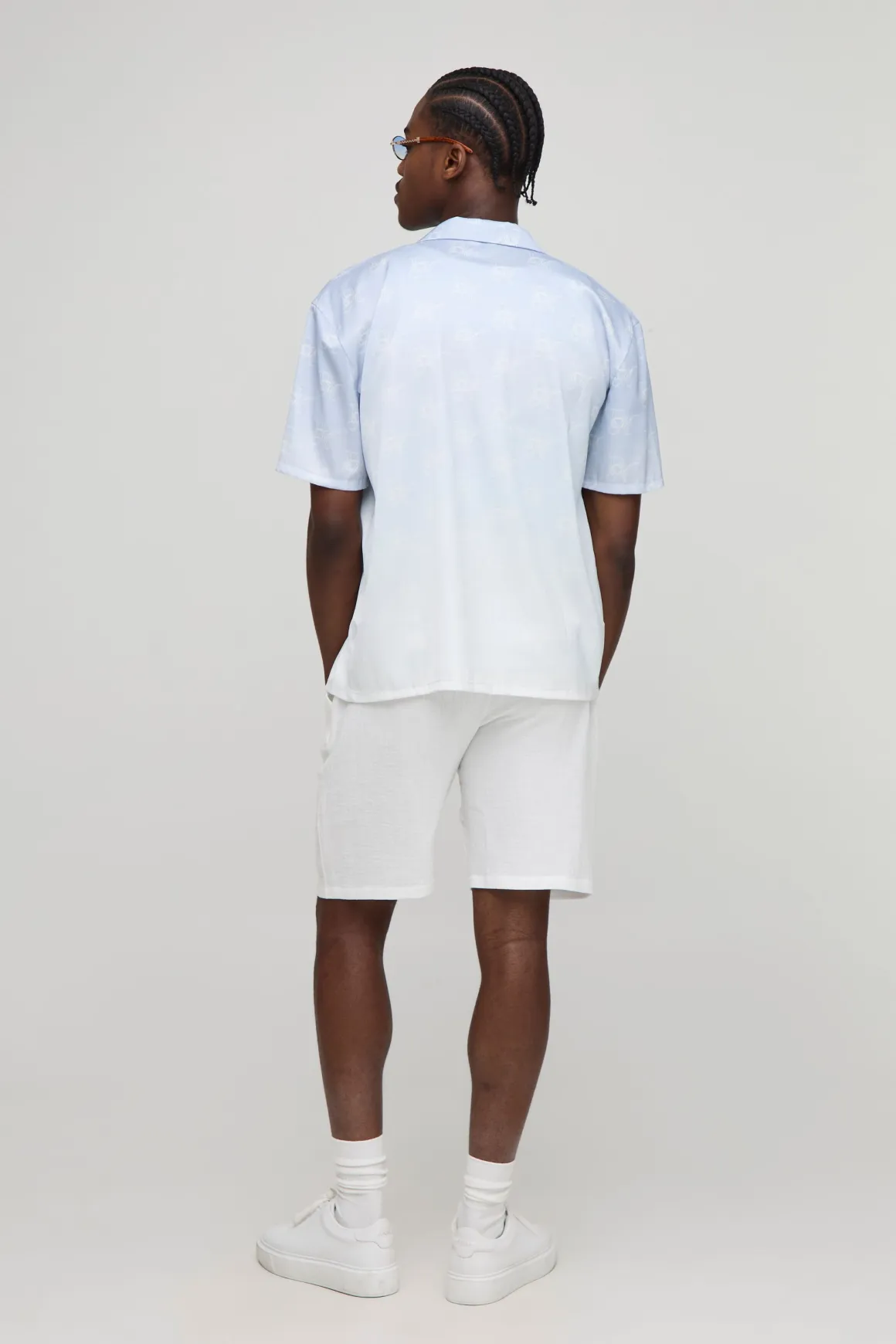 Chemise en satin à imprimé monogramme oversize