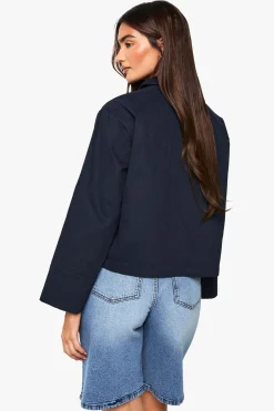 Chemise en sergé à col et poignets fendus