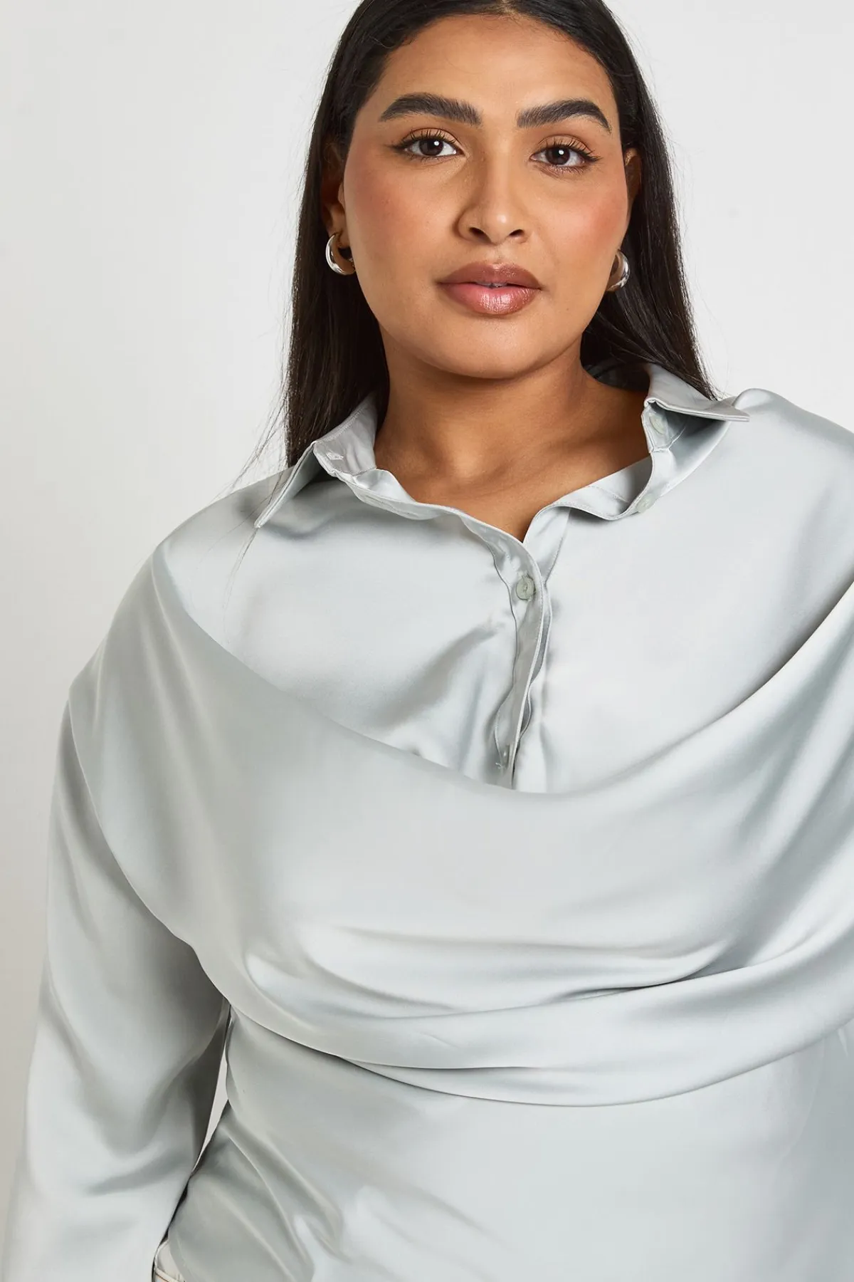 boohoo Chemise Grande Taille Col Bénitier En Satin<Femme Satin Et Dentelle|Tops