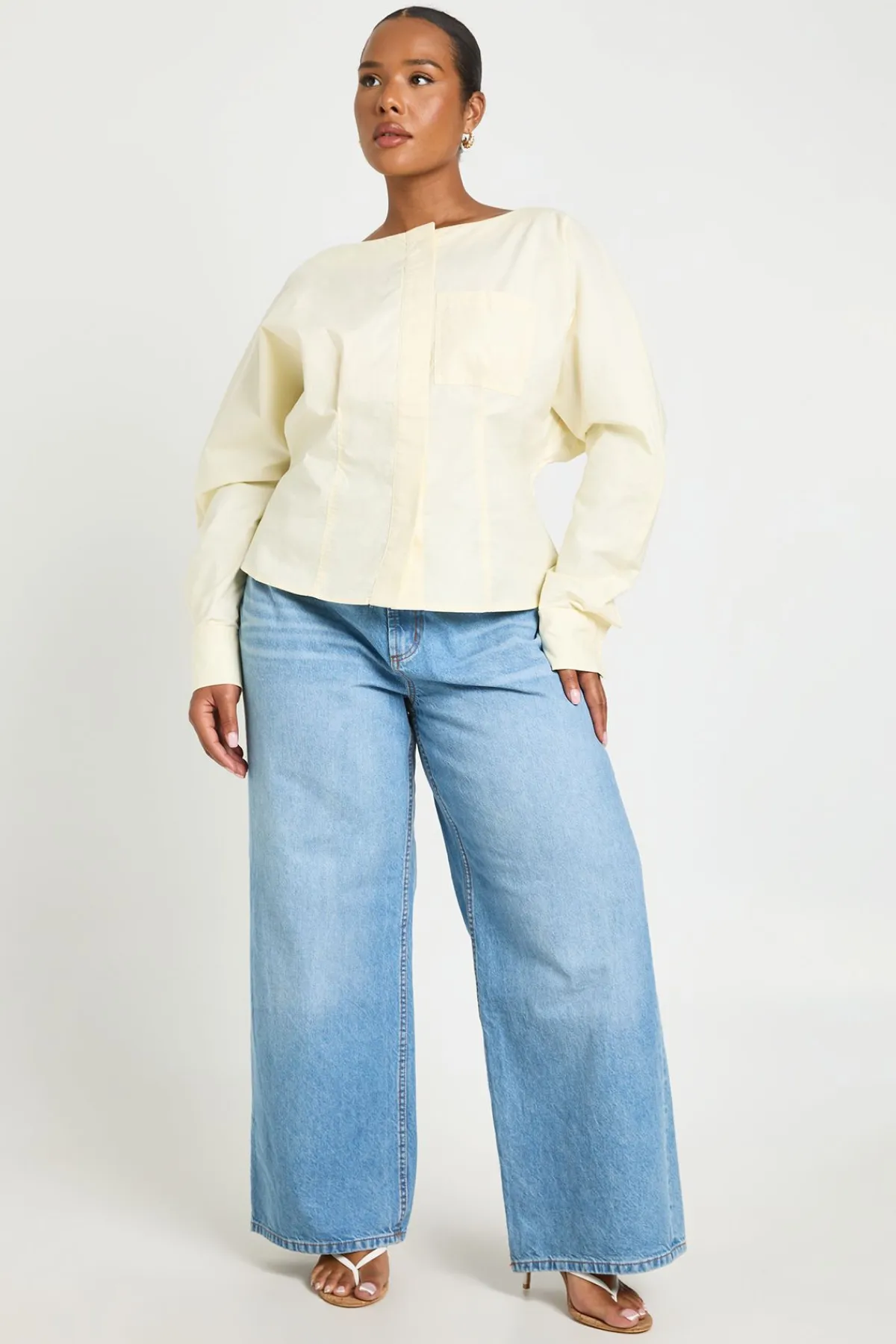 boohoo Chemise Grande Taille À Encolure Asymétrique Et Manches Ballon<Femme Tops