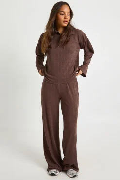 boohoo Chemise Henley à boutons en côtes froissées et pantalon coordonné<Femme Looks Chocolat|Ensembles