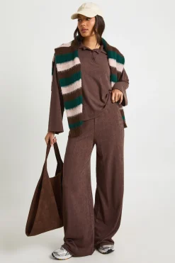boohoo Chemise Henley à boutons en côtes froissées et pantalon coordonné<Femme Looks Chocolat|Ensembles