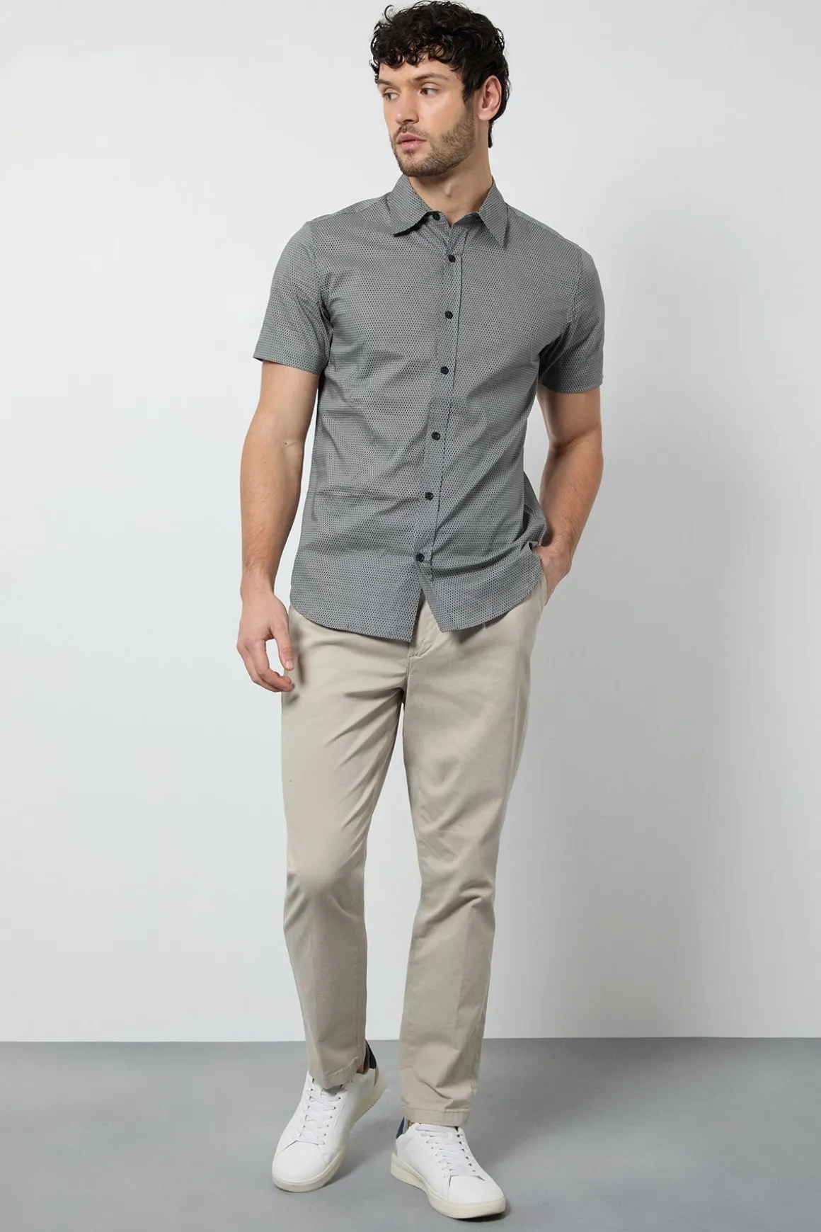 Chemise À Manches Courtes Blanche À Motif Géométrique