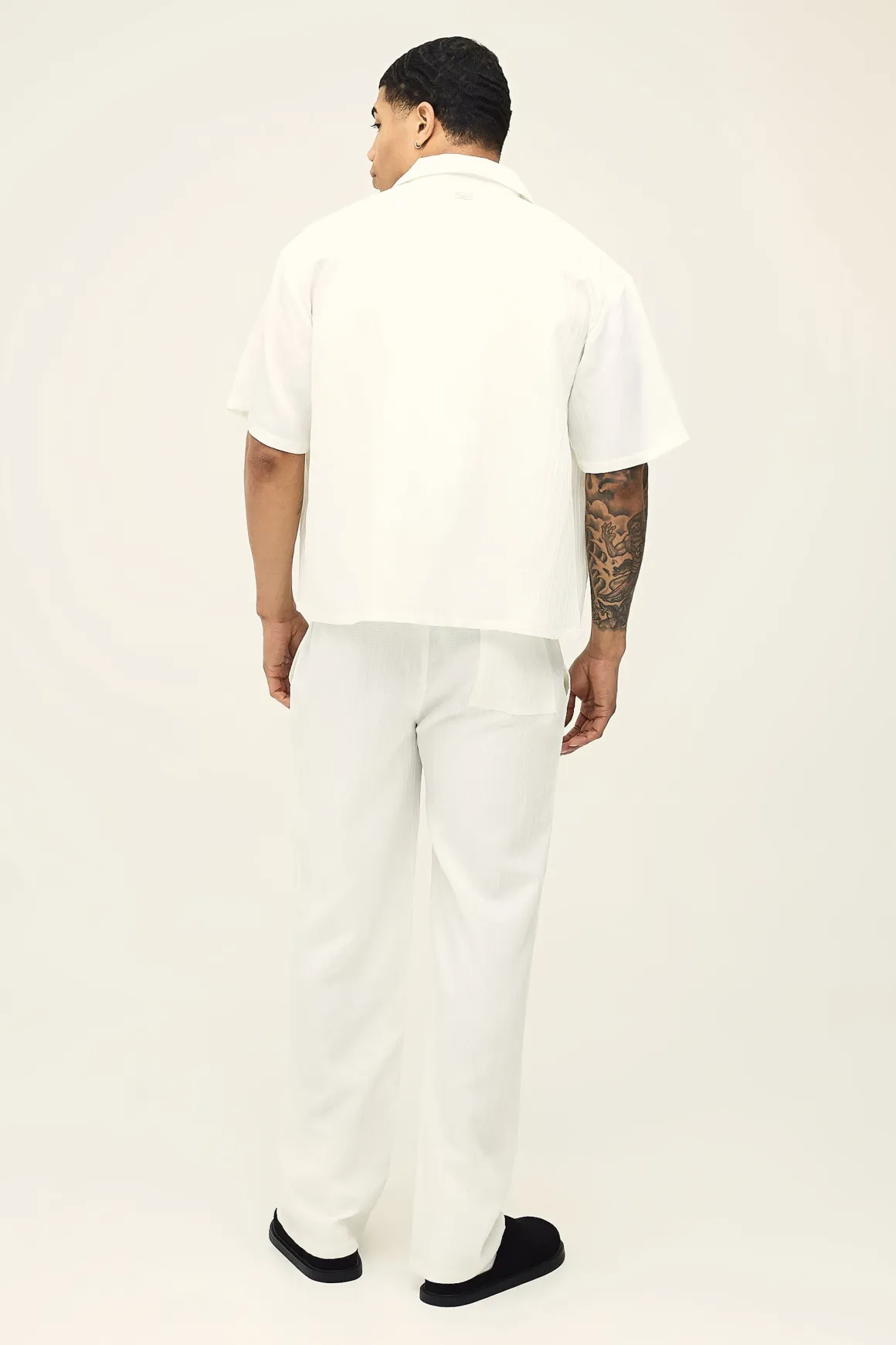 Chemise À Manches Courtes Coupe Ample Décontractée Avec Plis Irréguliers
