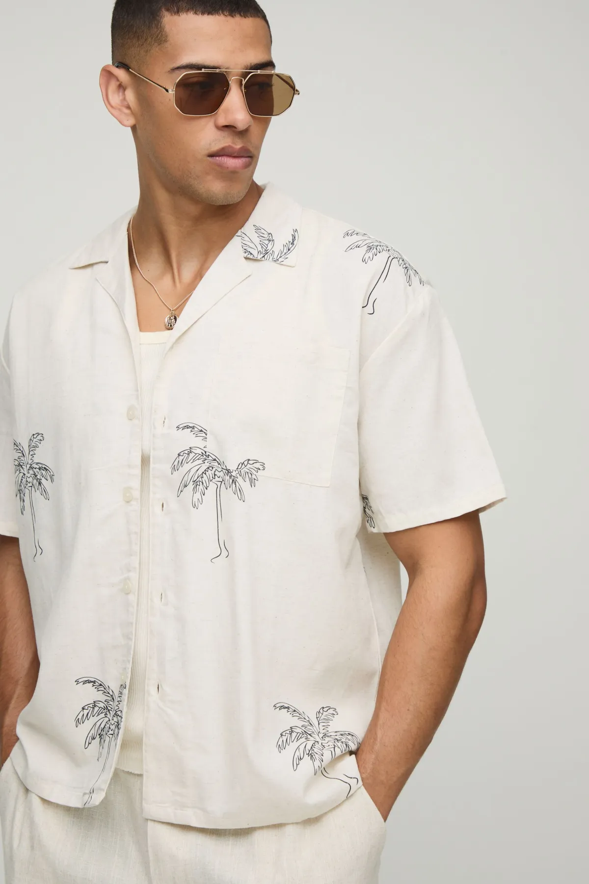 boohooMAN Chemise à manches courtes oversize en mélange de lin à imprimé palmier<Homme Chemises
