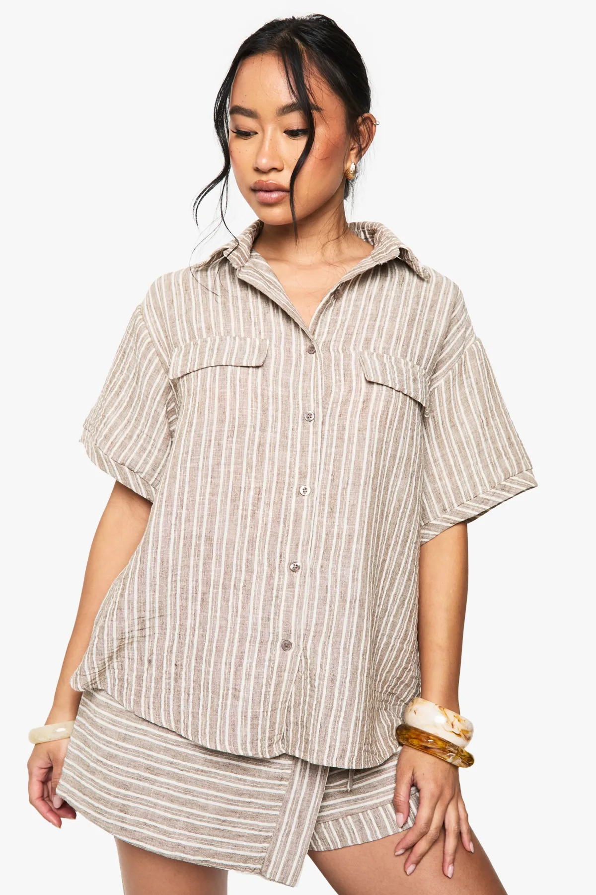 boohoo Chemise à manches courtes rayée à l'aspect lin tissé<Femme Tops