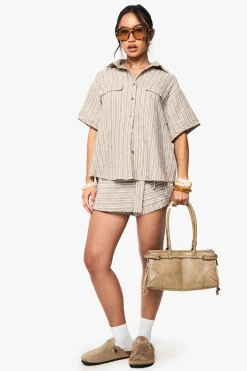 boohoo Chemise à manches courtes rayée à l'aspect lin tissé<Femme Tops