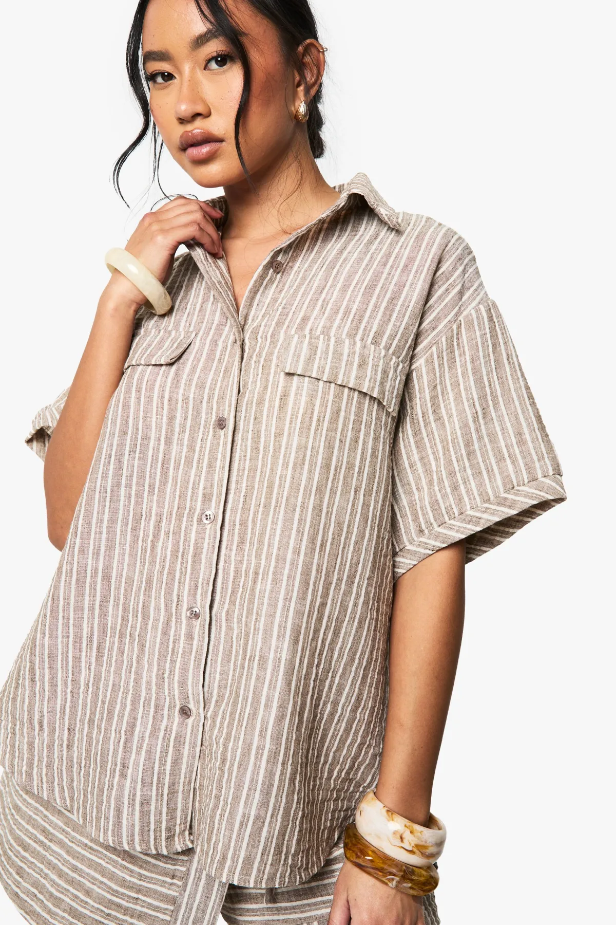 boohoo Chemise à manches courtes rayée à l'aspect lin tissé<Femme Tops