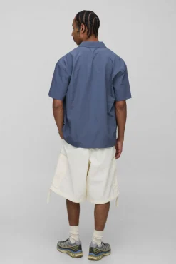 Chemise à manches courtes surdimensionnée à patte de boutonnage dissimulée et effet froissé