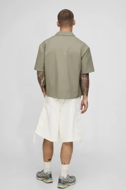 Chemise à manches courtes surdimensionnée avec plis décoratifs et ourlet incurvé