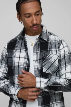 boohooMAN Chemise à manches longues en flanelle à carreaux, coupe régulière<Homme Chemises