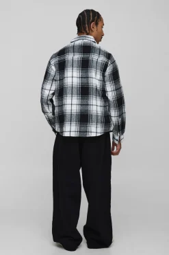 boohooMAN Chemise à manches longues en flanelle à carreaux, coupe régulière<Homme Chemises