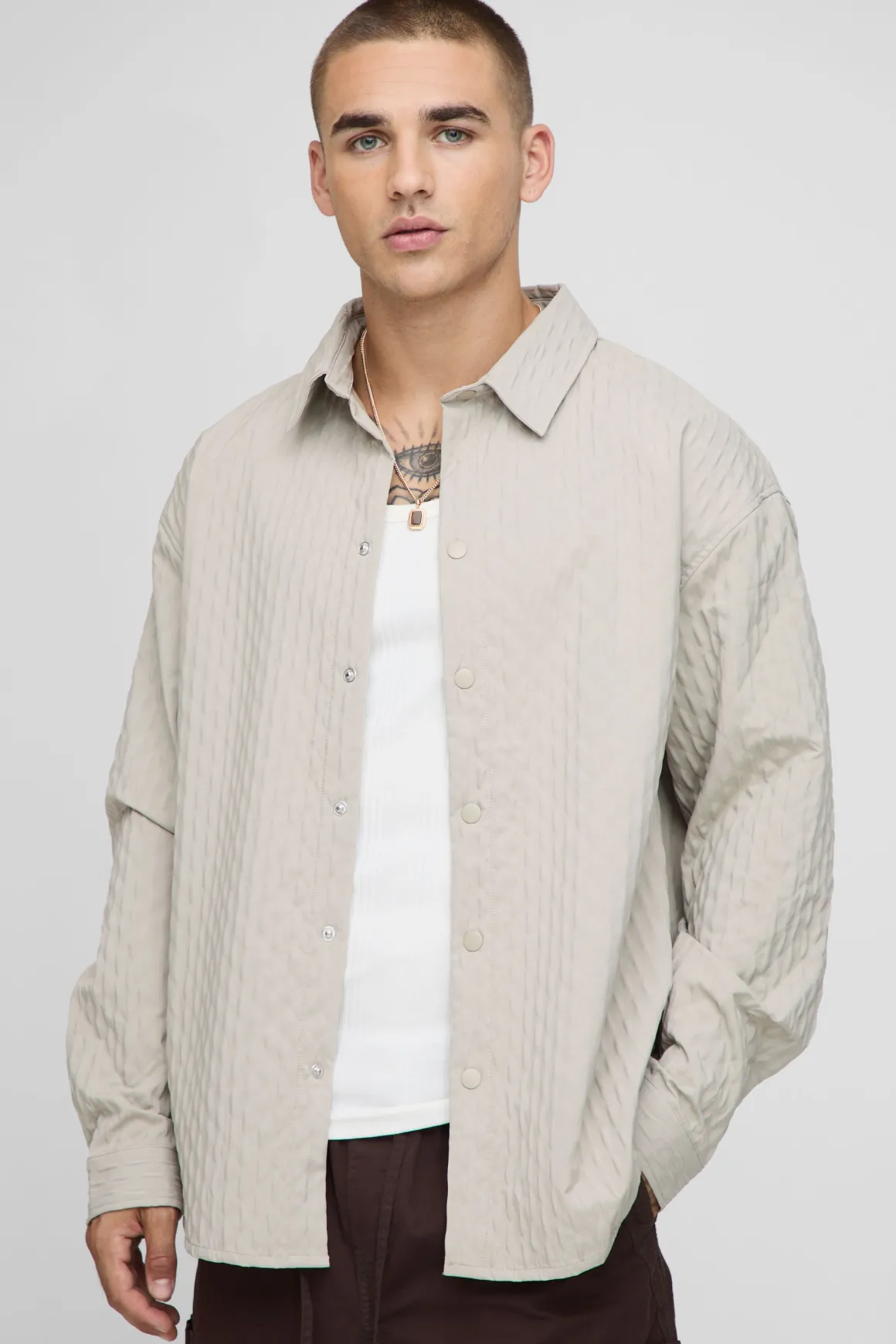 Chemise à manches longues oversize à pinces et ourlet incurvé