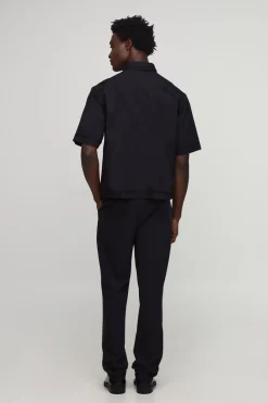 Chemise à manches mi-courtes en serge douce avec détail de passepoil surdimensionné