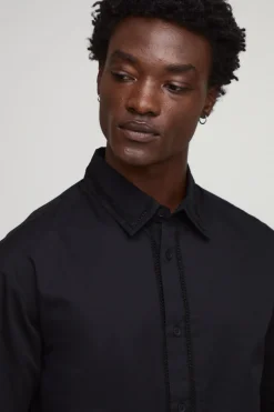 Chemise à manches mi-courtes en serge douce avec détail de passepoil surdimensionné