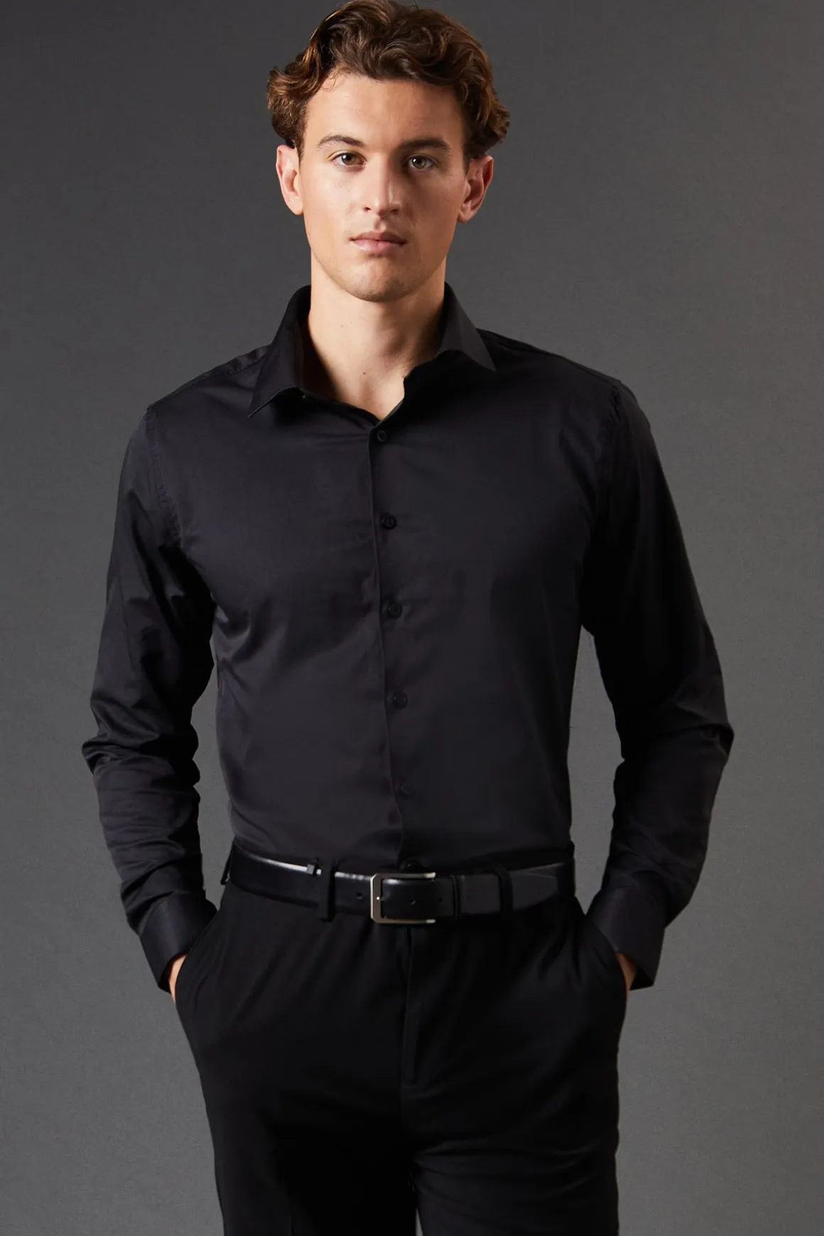 Chemise Noire Coupe Ajustée Manches Longues Facile à Repasser