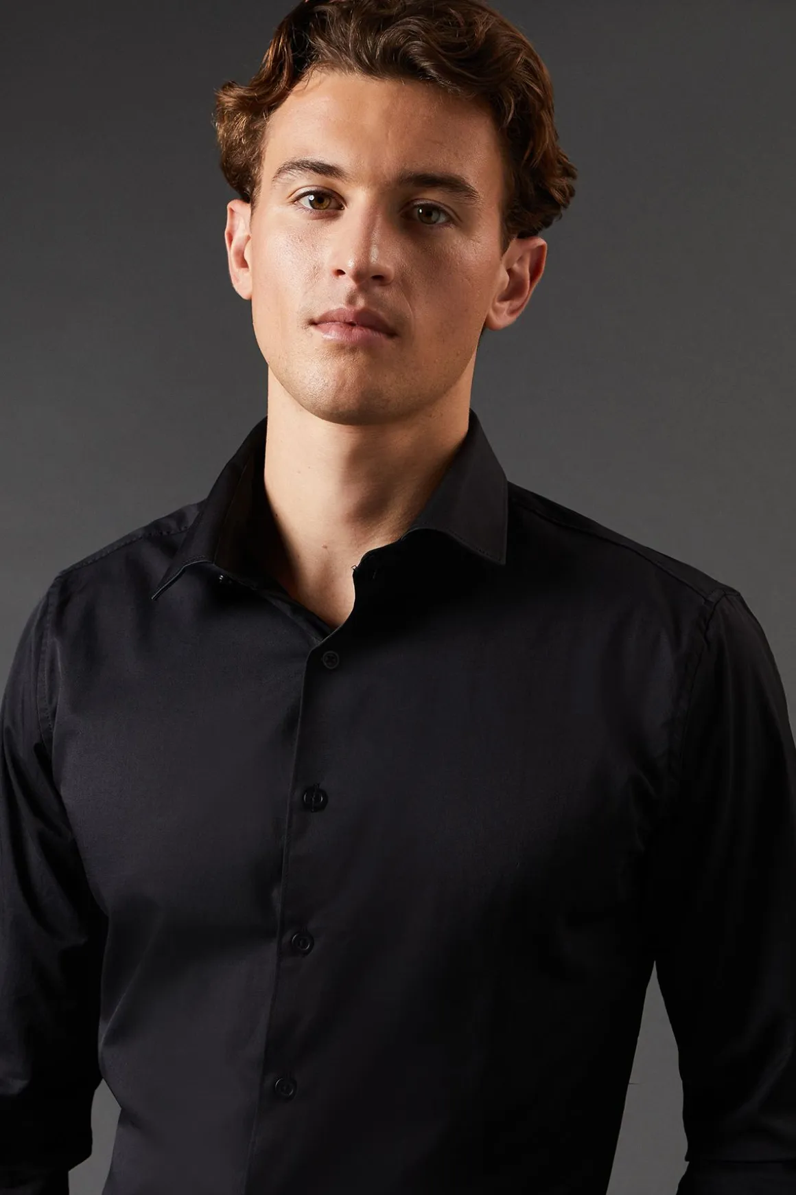 Chemise Noire Coupe Ajustée Manches Longues Facile à Repasser