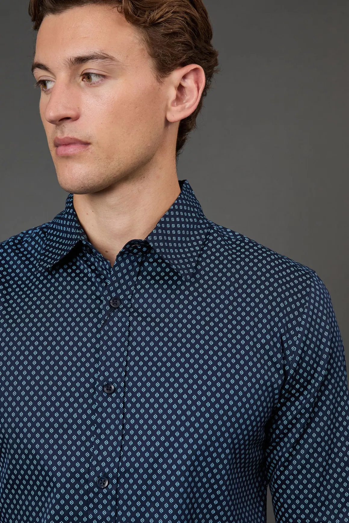 Chemise Noire Imprimée Coupe Ajustée Manches Longues