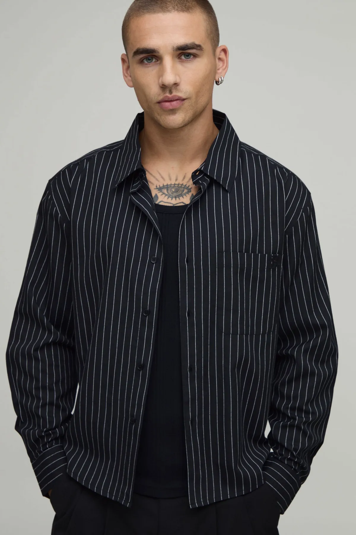 boohooMAN Chemise Oversize Coupe Boxy À Ourlet Courbe Avec Broderie B Et Rayures<Homme Chemises Grande Taille|Chemises