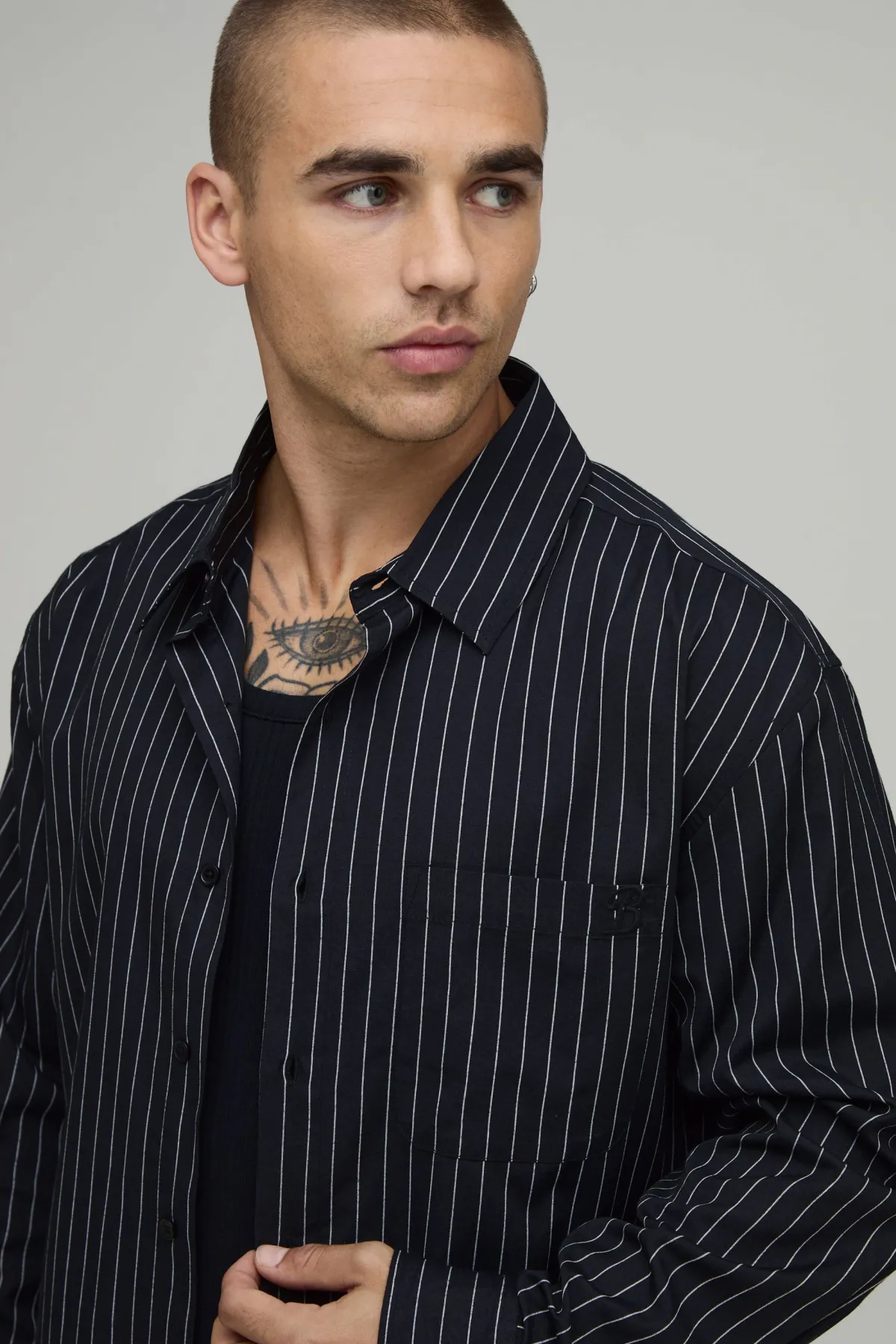 boohooMAN Chemise Oversize Coupe Boxy À Ourlet Courbe Avec Broderie B Et Rayures<Homme Chemises Grande Taille|Chemises