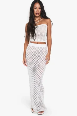 Chemise oversize en crochet, top bandeau et jupe maxi