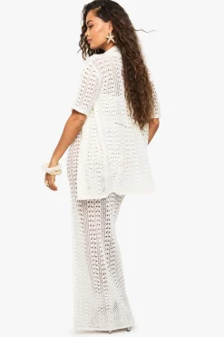 Chemise oversize en crochet, top bandeau et jupe maxi