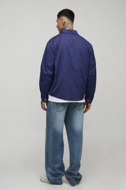 Chemise oversize à manches longues, rayée, avec un ourlet incurvé