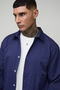 Chemise oversize à manches longues, rayée, avec un ourlet incurvé