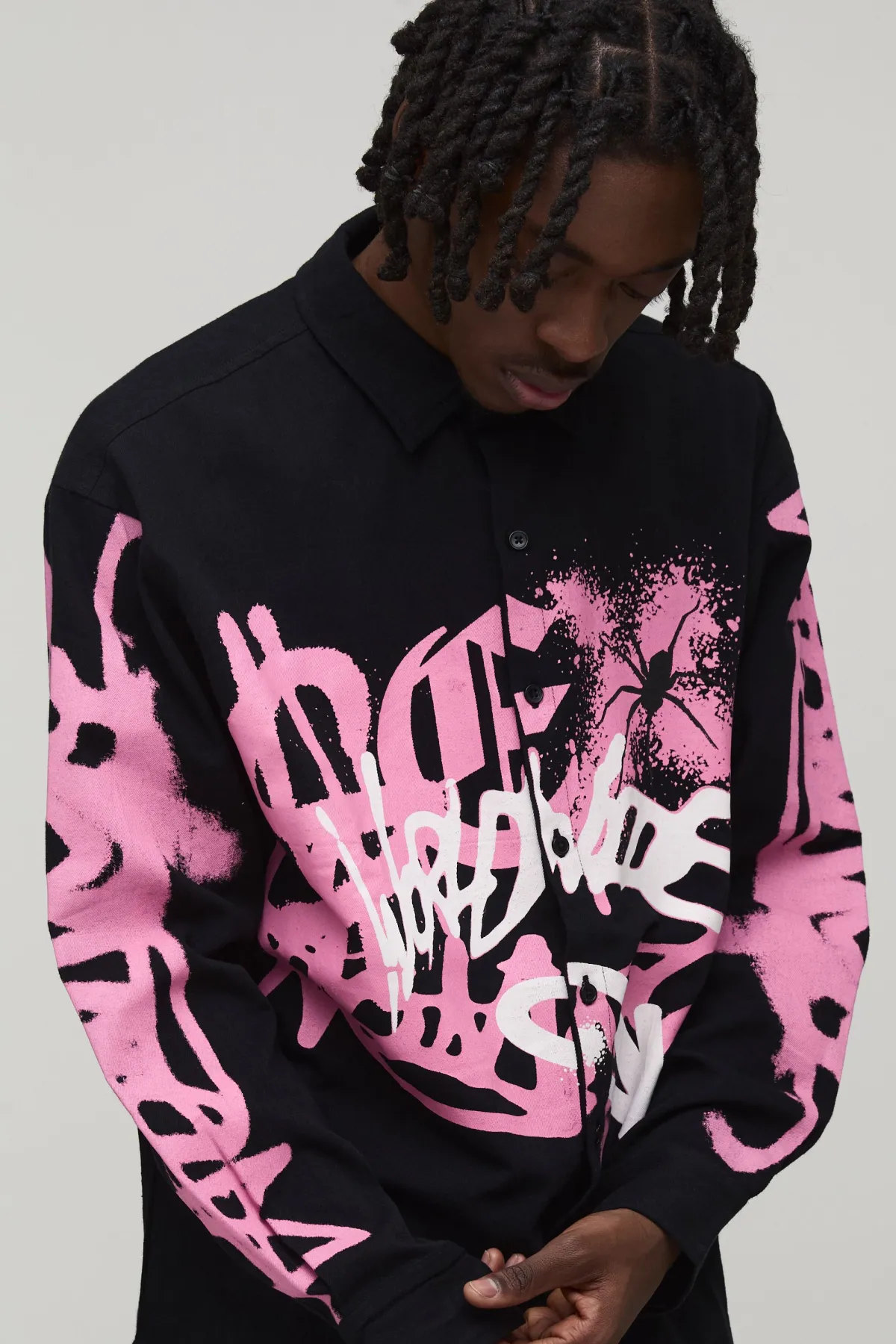boohooMAN Chemise Oversize À Manches Longues Imprimé Graffiti Spray<Homme Chemises