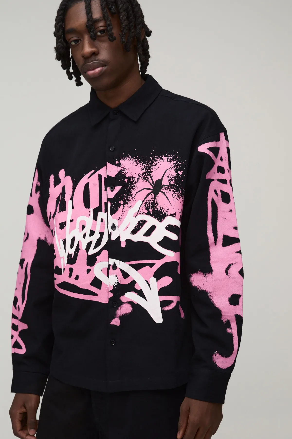 boohooMAN Chemise Oversize À Manches Longues Imprimé Graffiti Spray<Homme Chemises