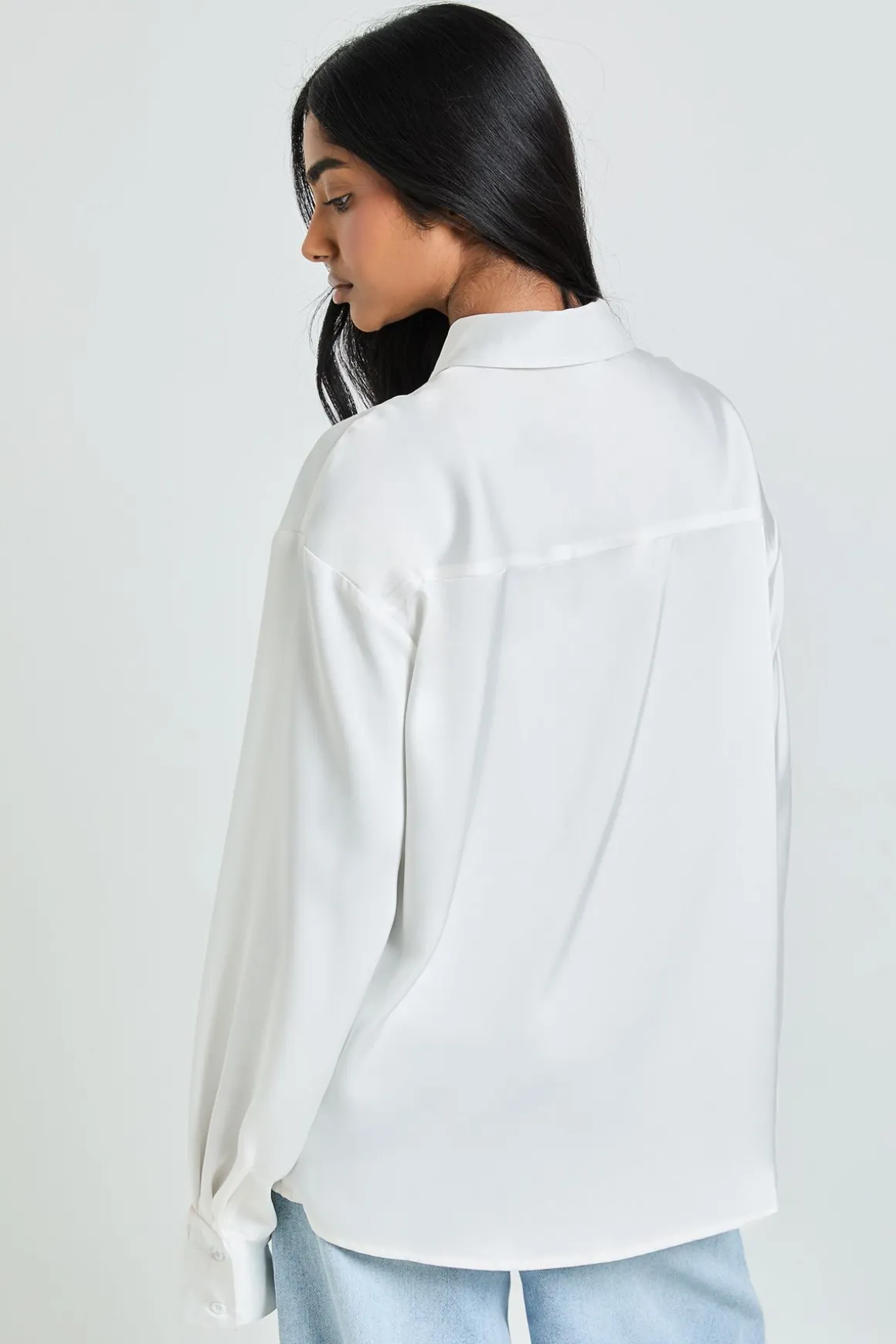Chemise Satinée À Boutons