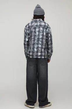 Chemise surdimensionnée, en coupe boxy, acid wash et ornée