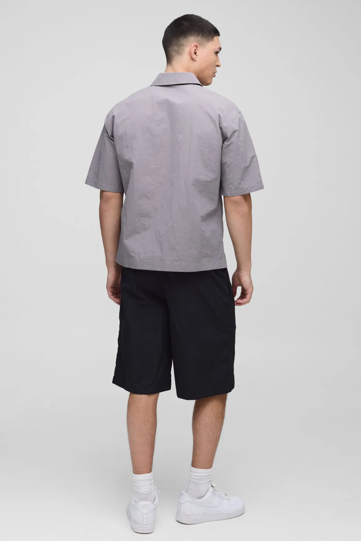 Chemise surdimensionnée en nylon froissé à fermeture éclair, manches courtes