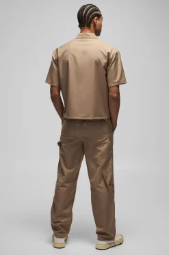 Chemise surdimensionnée et carrée à détails de charpentier