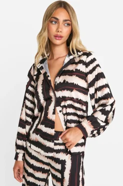 Chemise tie-dye tonal à grande échelle en coupe décontractée