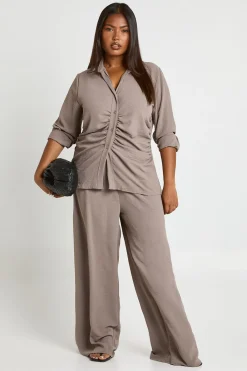 boohoo Chemise tissée cintrée Plus & pantalon à jambe large avec taille élastique, ensemble coordonné<Femme Ensembles