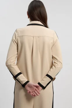 Chemise Tissée à Col avec Détails Métalliques Contrastés en Sergé