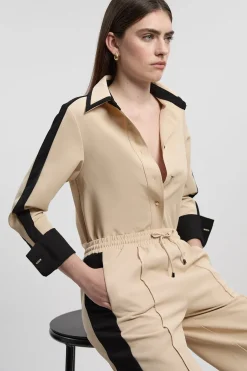 Chemise Tissée à Col avec Détails Métalliques Contrastés en Sergé
