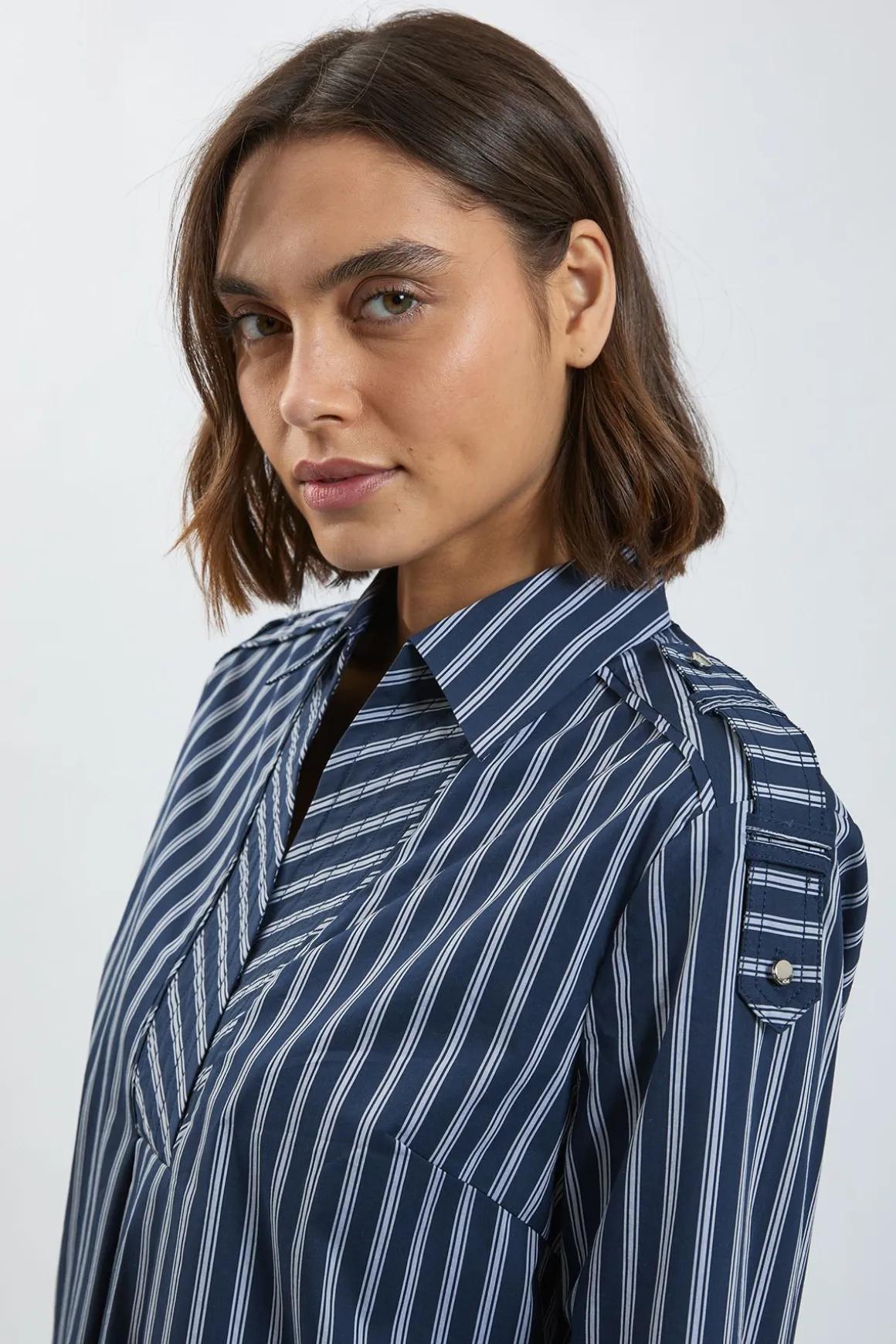 Chemise Tissée en Coton à Rayures avec Détail de Patte de Boutonnage Coupe Ample
