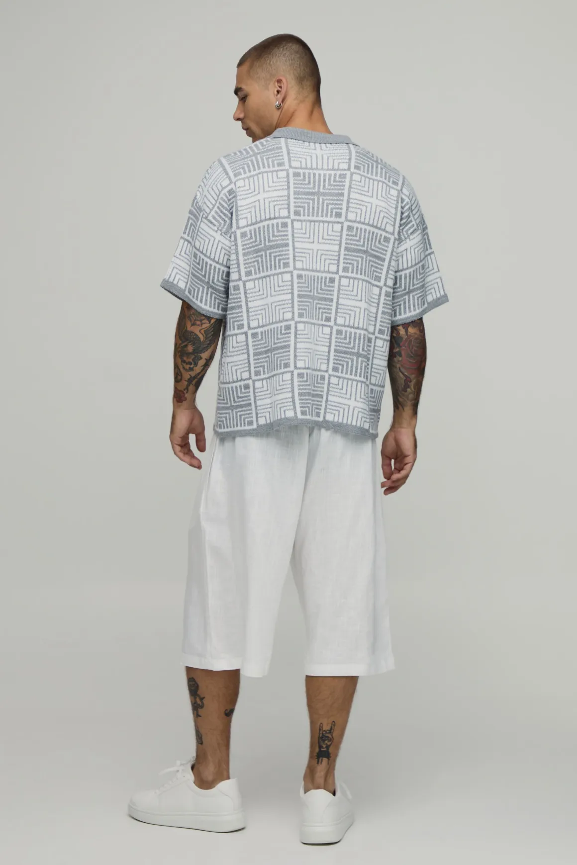Chemise Tricotée À Manches Courtes Coupe Carrée Avec Empiècements