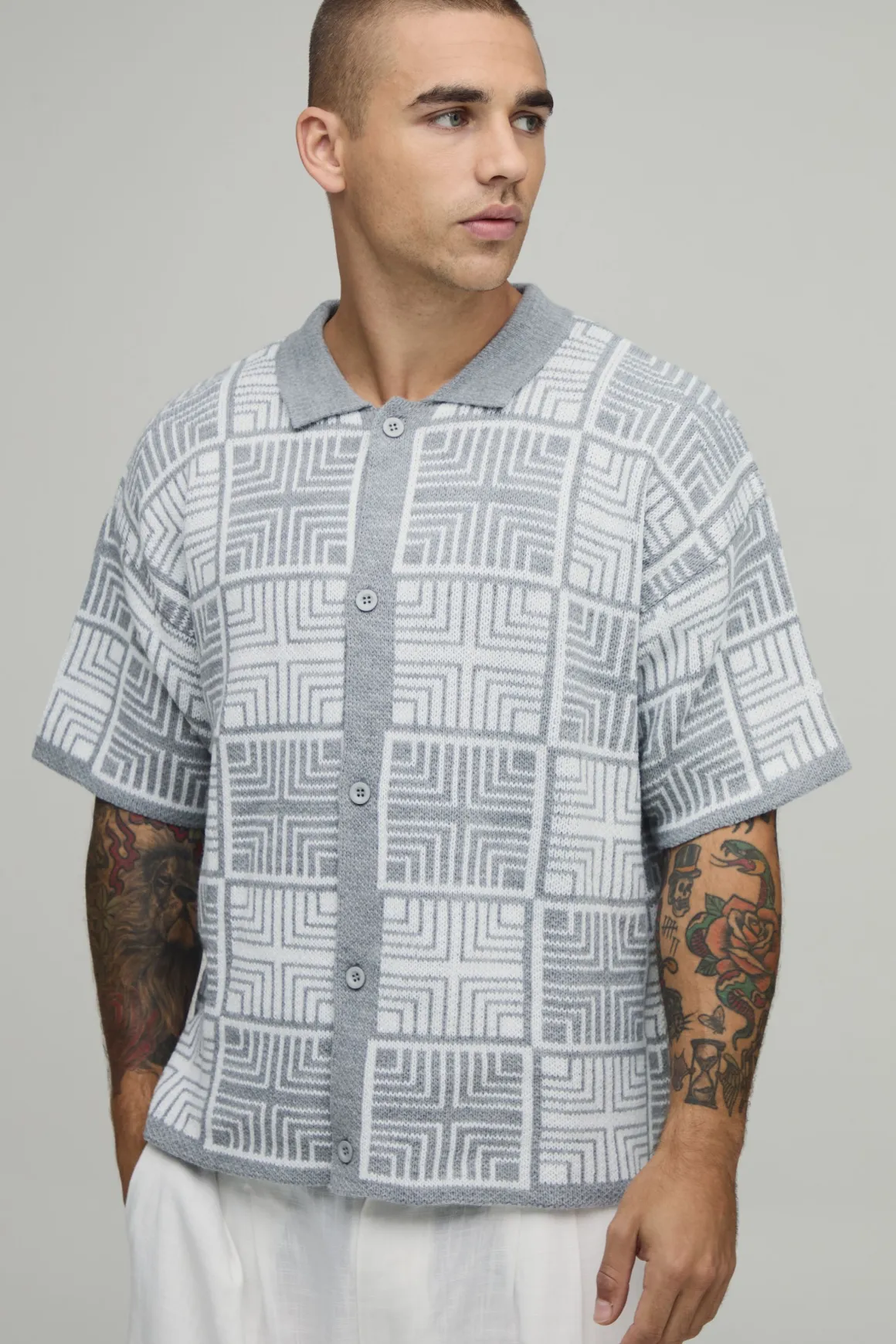 Chemise Tricotée À Manches Courtes Coupe Carrée Avec Empiècements